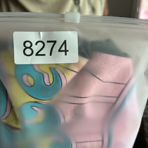 NWOT Women’s Gray V Neck Billy Joel Short Sleeve Graphic Tee Shirt - Size M - Picture 6 of 6